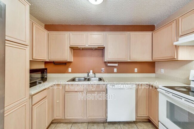 Building Photo - 8008 Cannonwood Dr