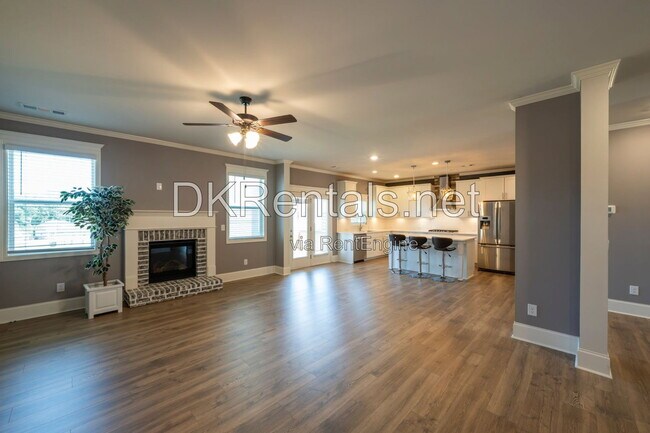 Building Photo - 7095 Evening Dew Dr