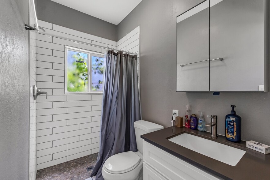 Building Photo - 701 Railroad Ave