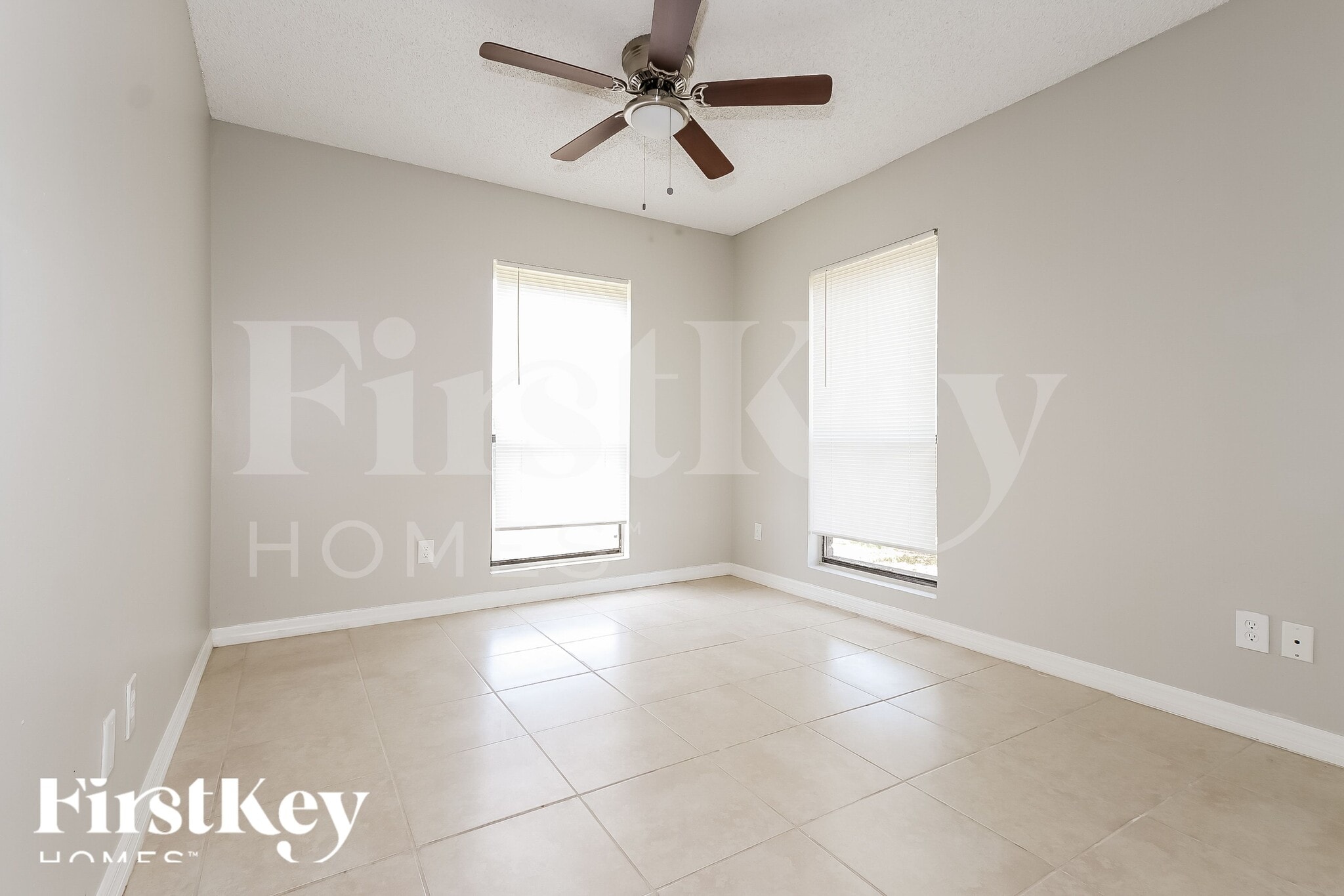 Building Photo - 438 SE Streamlet Ave