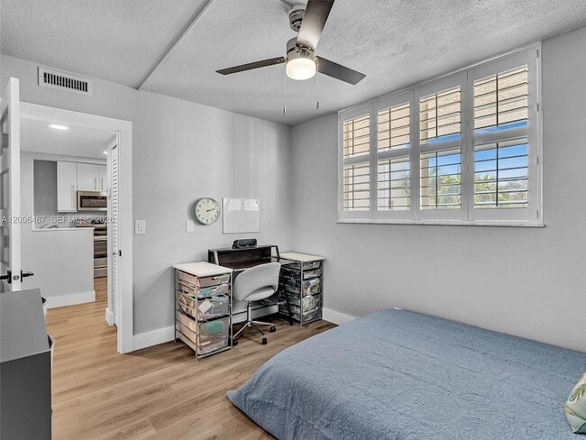 Building Photo - 9340 Lagoon Pl