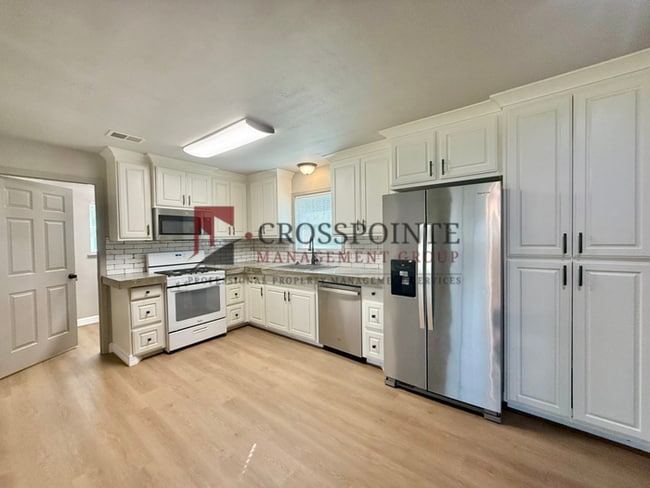 Building Photo - Beautiful 3 Bedroom 1.5 Bathroom House!