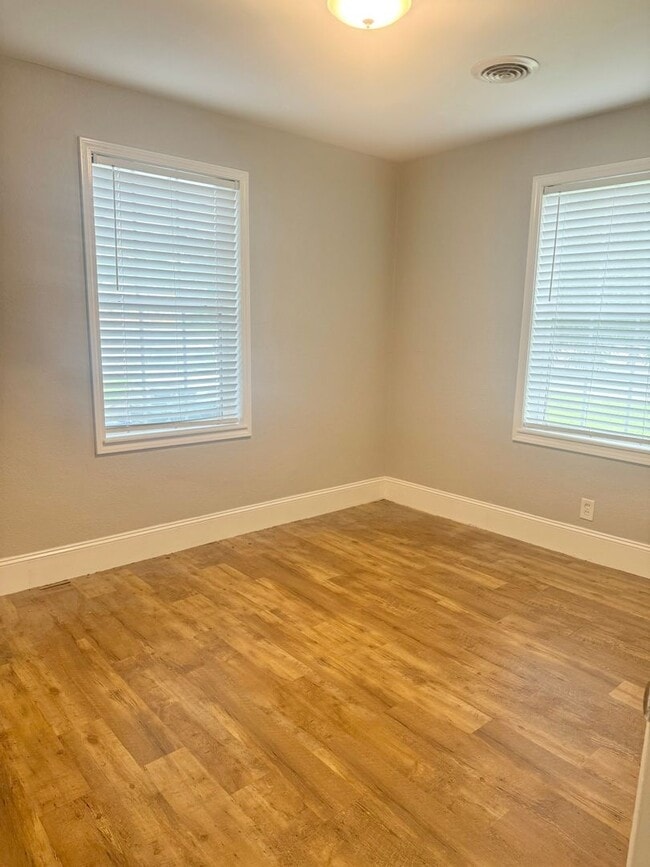 Building Photo - 5306ntre