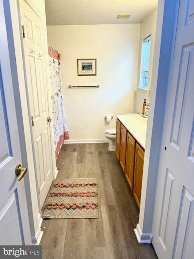 Building Photo - 45521 Westmeath way #E12