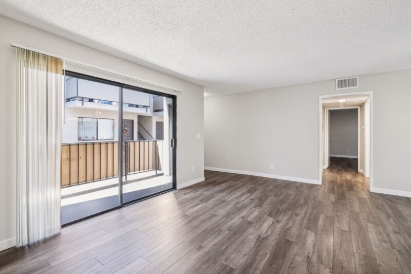 Building Photo - 507 E Cedar Ave