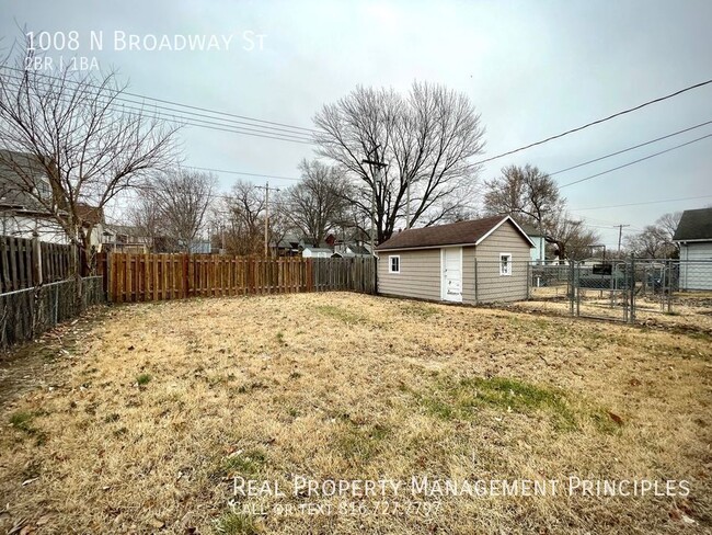 Building Photo - Cozy Two Bedroom Bungalow!