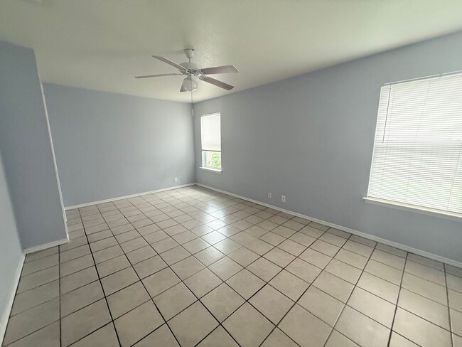 Building Photo - 10607 Shaenview