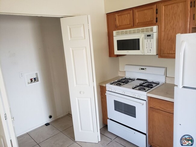 Building Photo - 638 N 3rd St