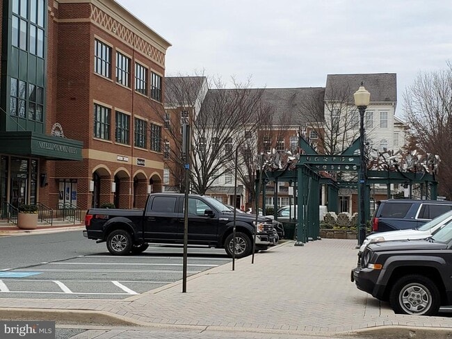 Building Photo - 420 Main St