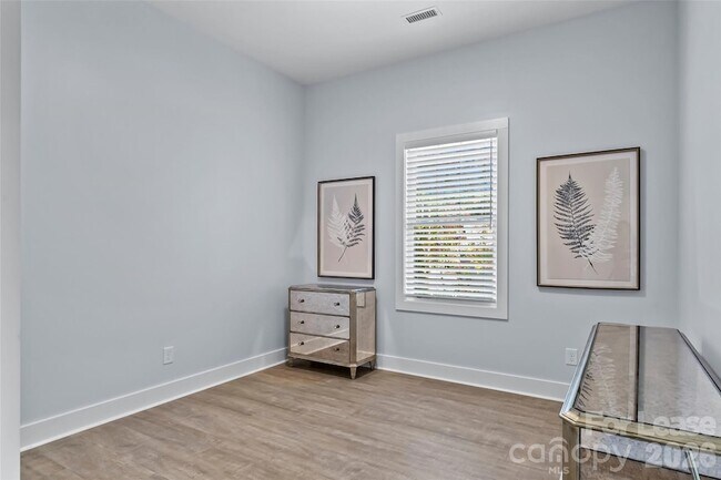 Building Photo - 129 Greens Rd