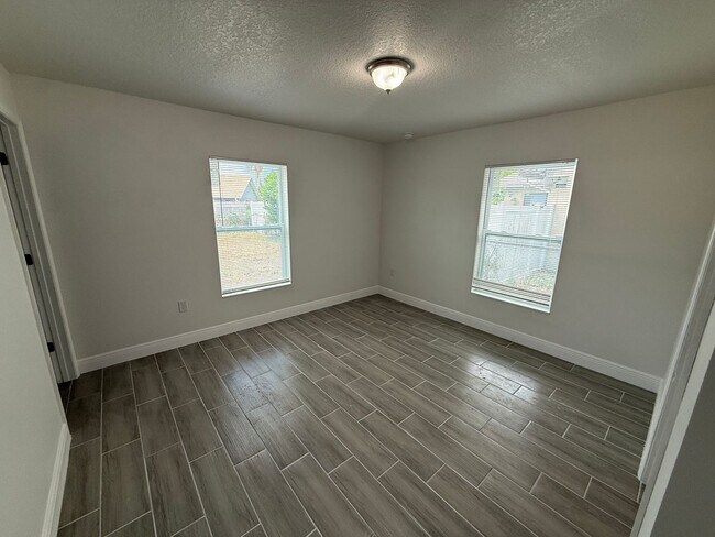 Building Photo - 3 Bed 2 Bath Home in Port Richey!