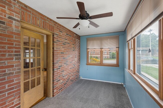 Building Photo - Charming 4 Bed, 2 Bath Home Steps from Elmwood Park