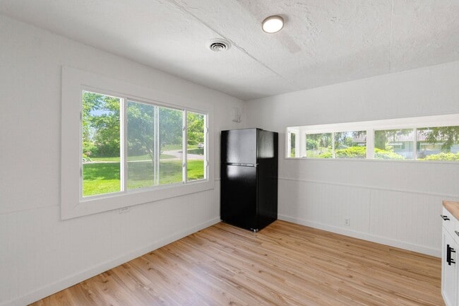Building Photo - NEW LISTING! 3 BEDROOM HOUSE!