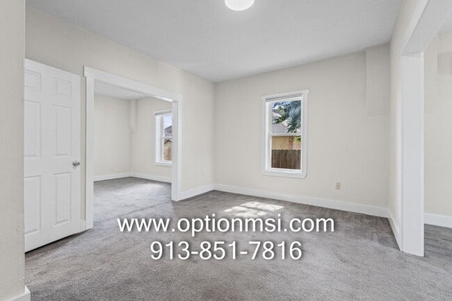 Building Photo - 1/2 month free if moved in by 7/31!! Available NOW