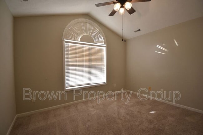 Building Photo - 5609 Thackeray Dr