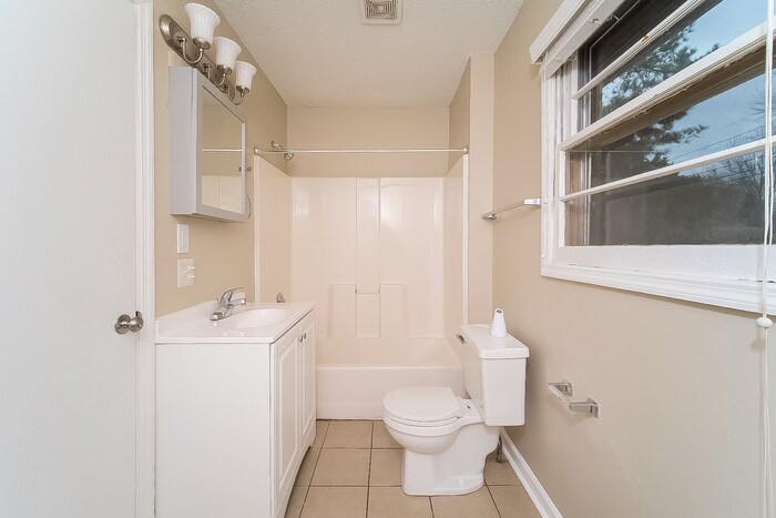Building Photo - 4610 Rutledge Dr NW