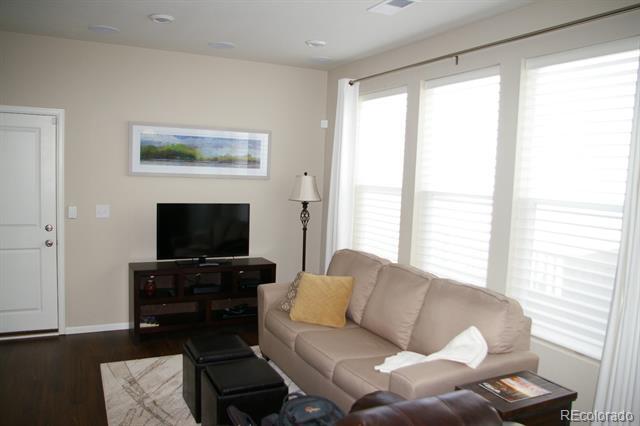 Building Photo - 2811 Summer Day Ave