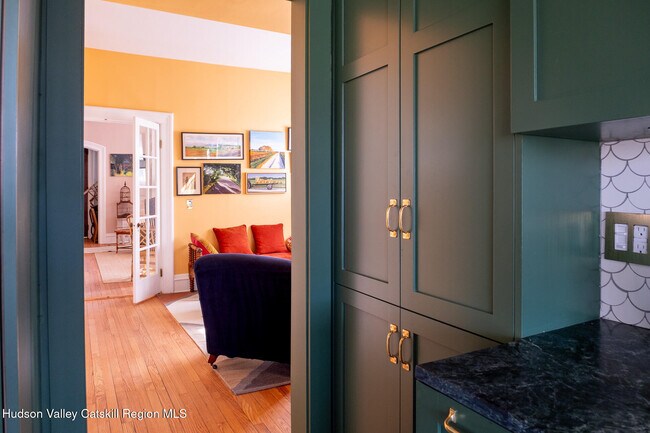 Building Photo - 5 Fairview Ave