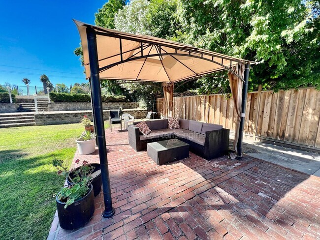 Building Photo - 2016 Canal Dr