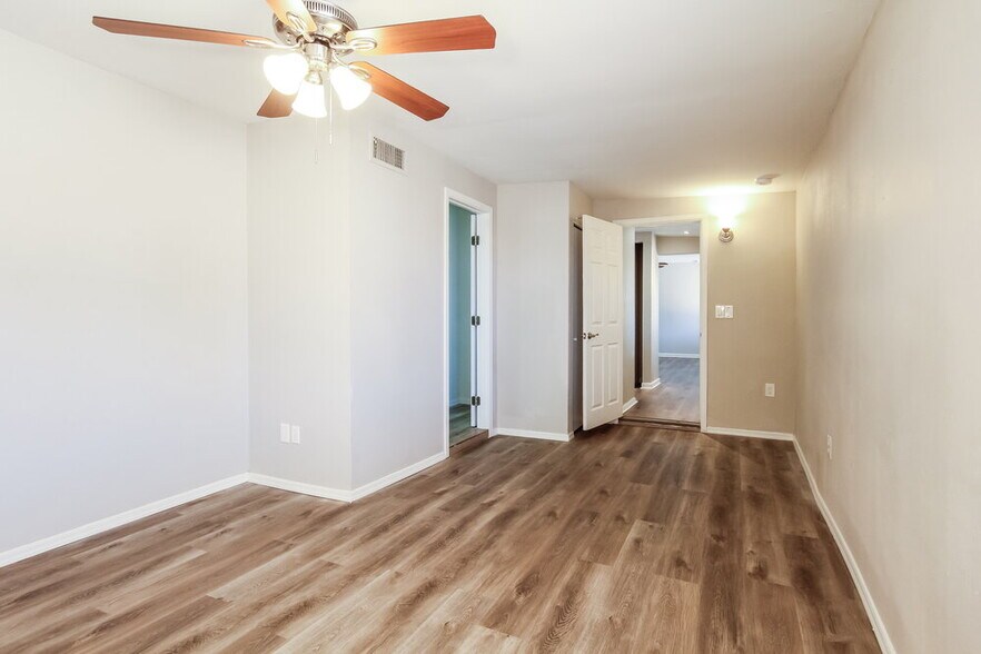 Building Photo - 5620 W Villa Maria Dr