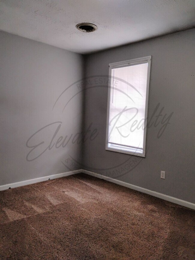 Building Photo - Three Bedroom, Two Level Duplex for Rent!