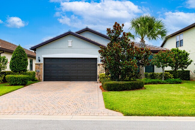 Building Photo - 740 S E Boboli Way