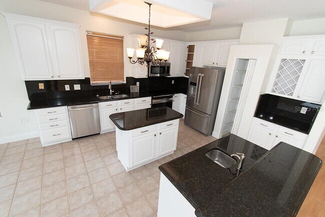 Building Photo - 1707 Golfview Dr