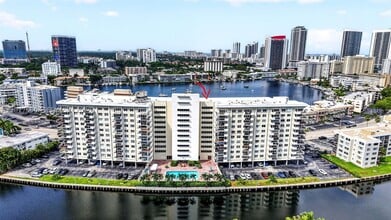 Building Photo - 401 Golden Isles Dr