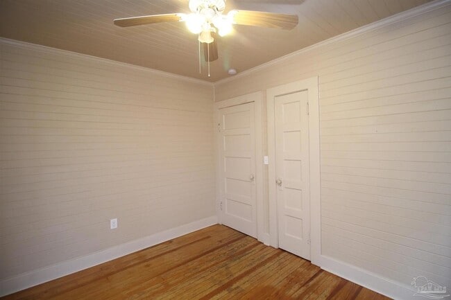 Building Photo - 3102 E De Soto St