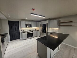 Building Photo - 5057 Ridgedale Dr