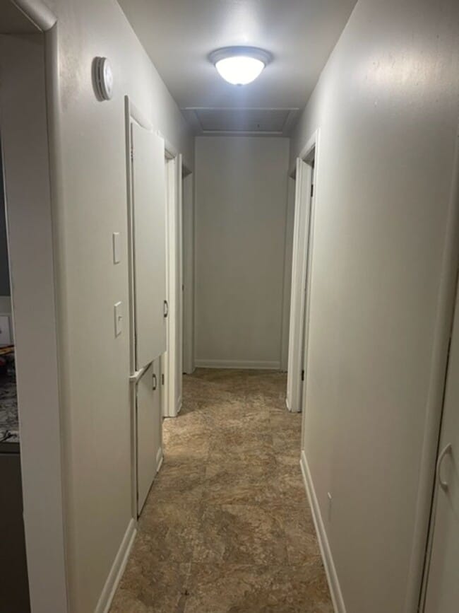 Building Photo - 3 bed, 1 bath in Tulsa!