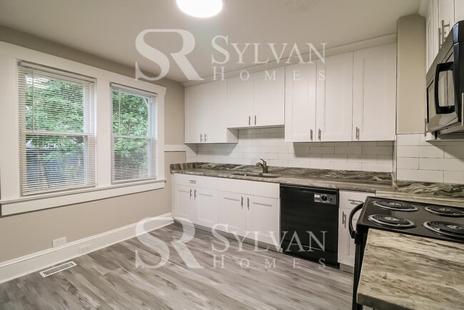 Building Photo - Enjoy living the good life in this 3 bedroom, 1 bathroom home