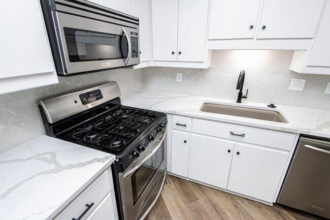 Building Photo - 23 Pamela Ln