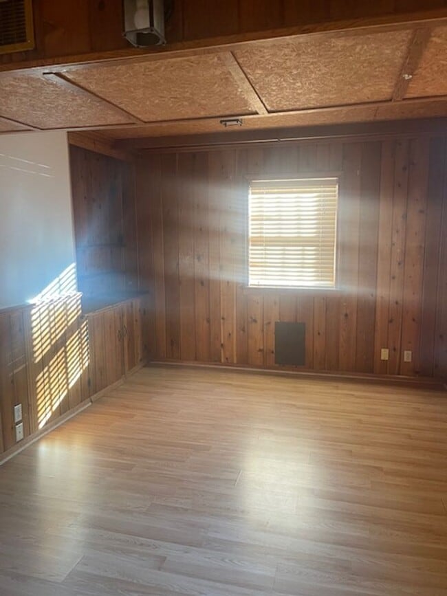 Building Photo - Split level 4 bedroom in Madison Park