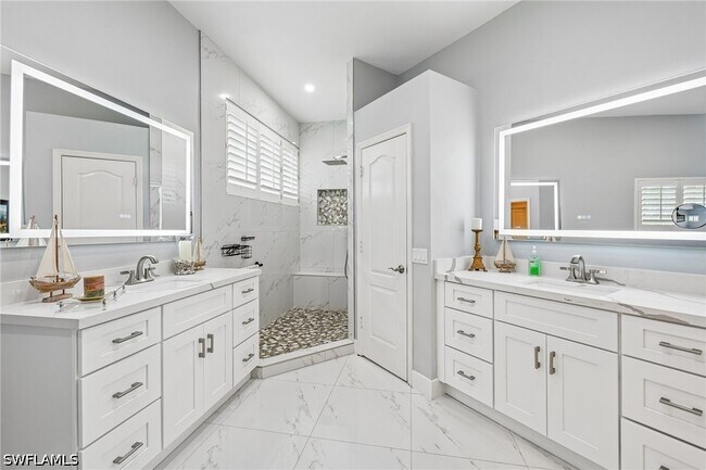 Building Photo - 8868 Lely Island Cir