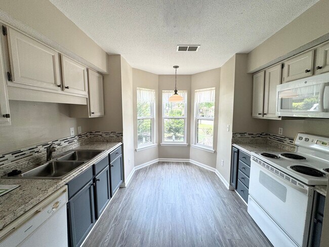 Building Photo - 109 Hickory Dr