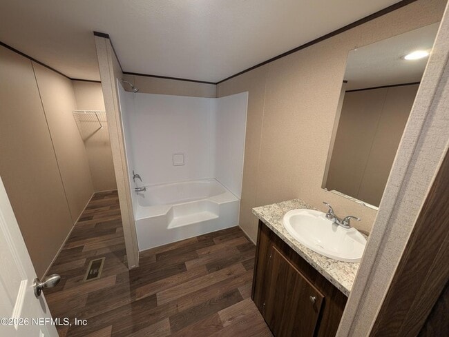 Building Photo - 207 Ash St