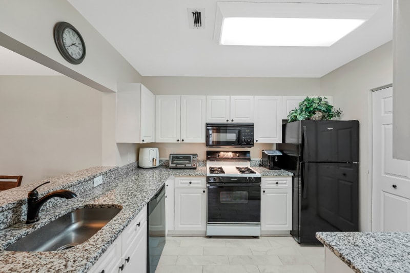 Building Photo - 20320 Beechwood Terrace