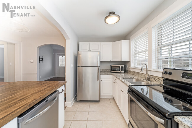 stainless steel appliances - 895 Douglas Ave