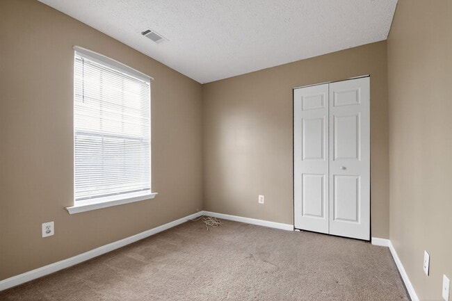 Building Photo - 2260 Rolling Meadows St