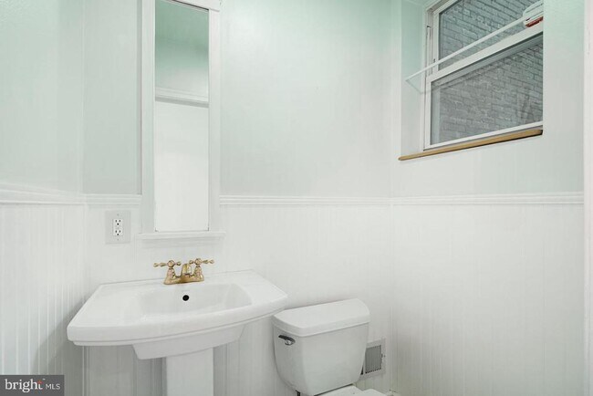 Building Photo - 1234 S 15th St