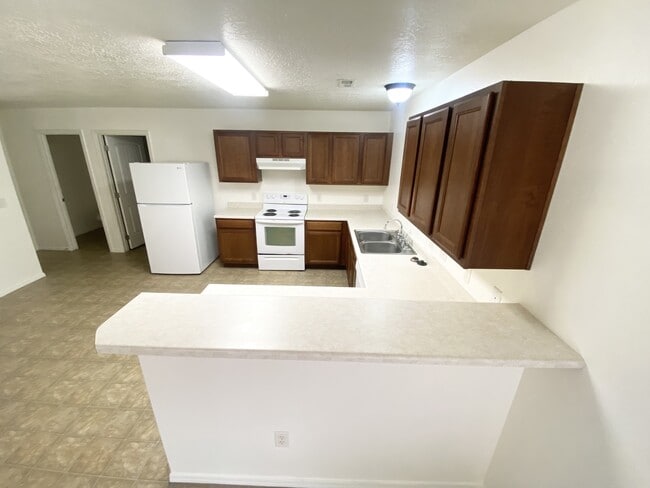 Building Photo - 1243 W 520 S