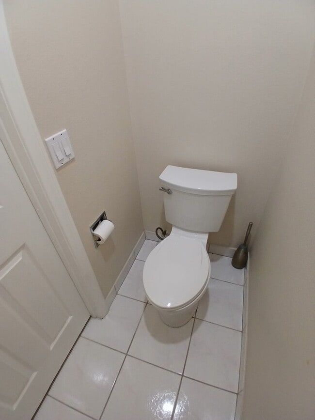 Building Photo - Spacious Modern Studio – Fully Furnished &...
