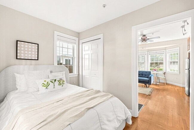 Building Photo - 749 Somerville Ave