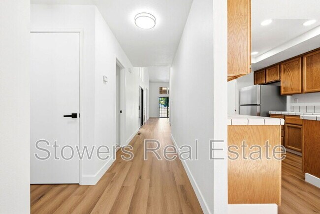 Building Photo - 2033 Raphael Ct