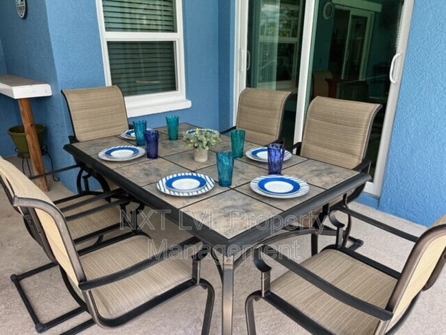 Building Photo - 4123 SW 21st Pl