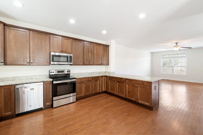 Building Photo - 2410 Winthrop Dr