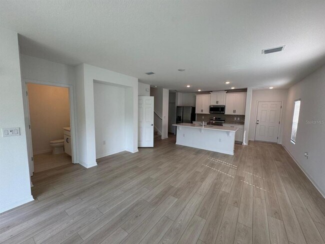 Building Photo - 466 Thompson Vlg Ave