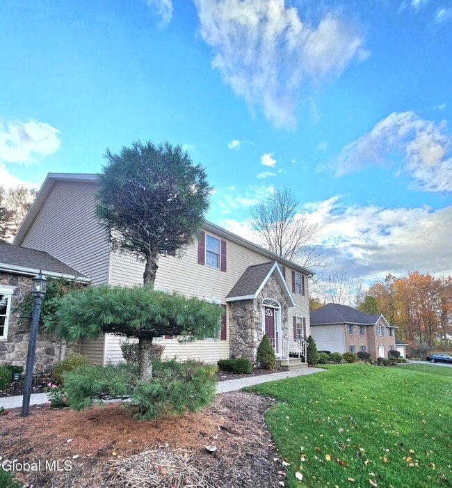 Building Photo - 8 Red Maple Ln