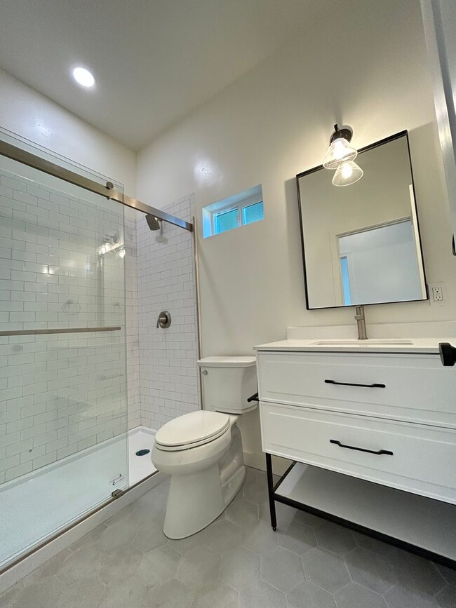 Building Photo - Newly Constructed 2 Bedroom / 2 Bath - Clo...